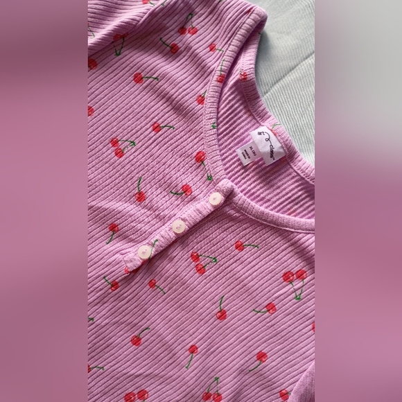 ‼️5 items for $8‼️art class Pink Floral Short Sleeve Tee - Picture 2 of 2